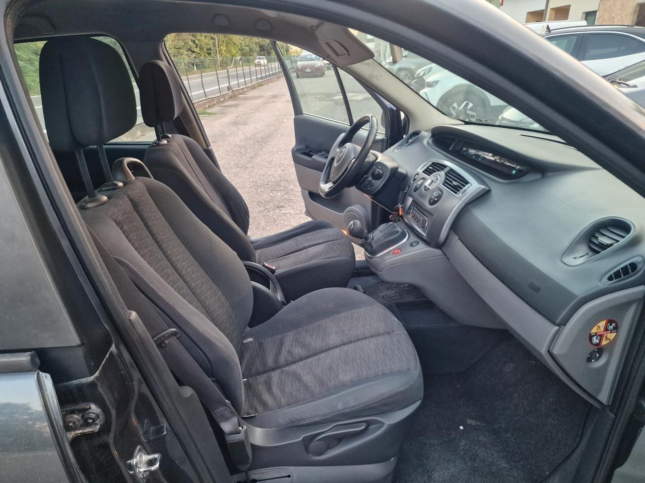 Renault Scenic Grand Scénic 1.9 dCi/130CV PlayStation Portable