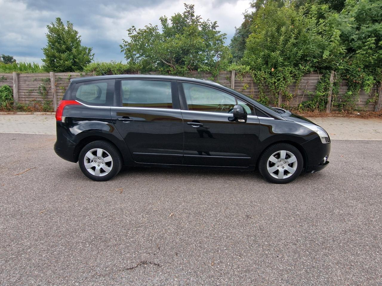 Peugeot 5008 1.6 e-HDi 112CV Stop&Start cambio robotizzato Family