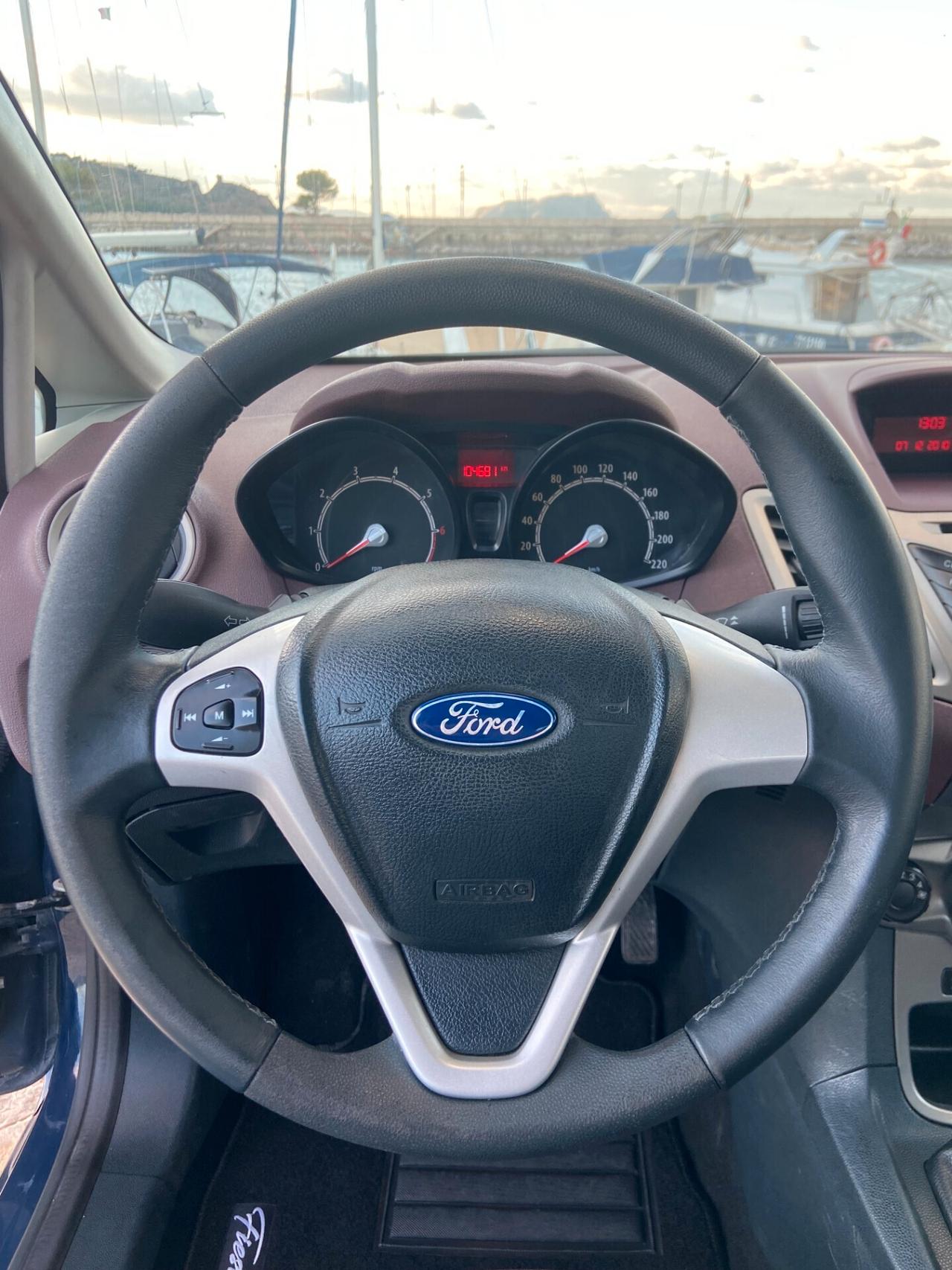 Ford Fiesta pari al nuovo neopatentati 3295974916