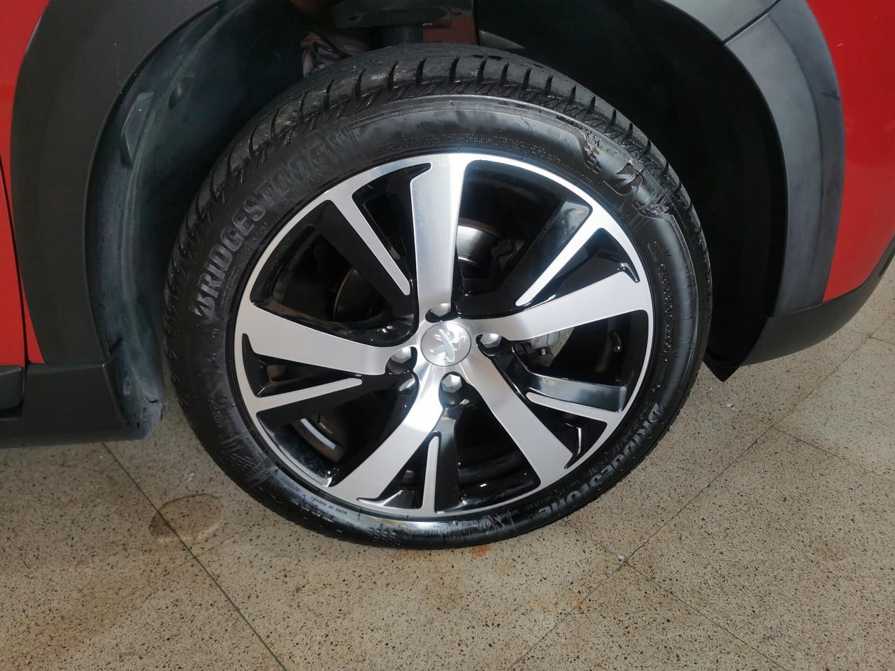 Peugeot 2008 BlueHDi 100 S&S Allure