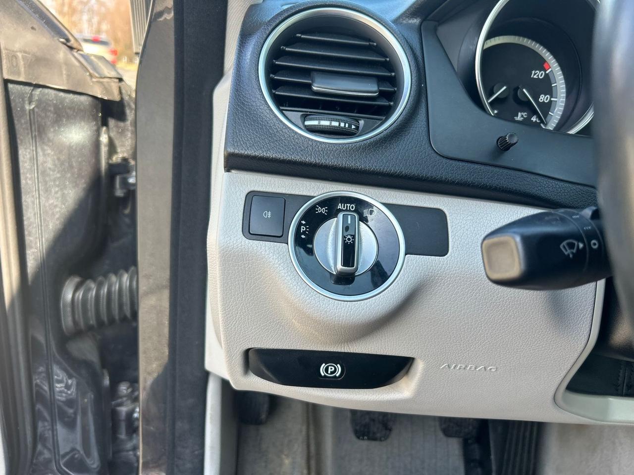 Mercedes-benz C 220 CDI BlueEFFICIENCY Avantgarde