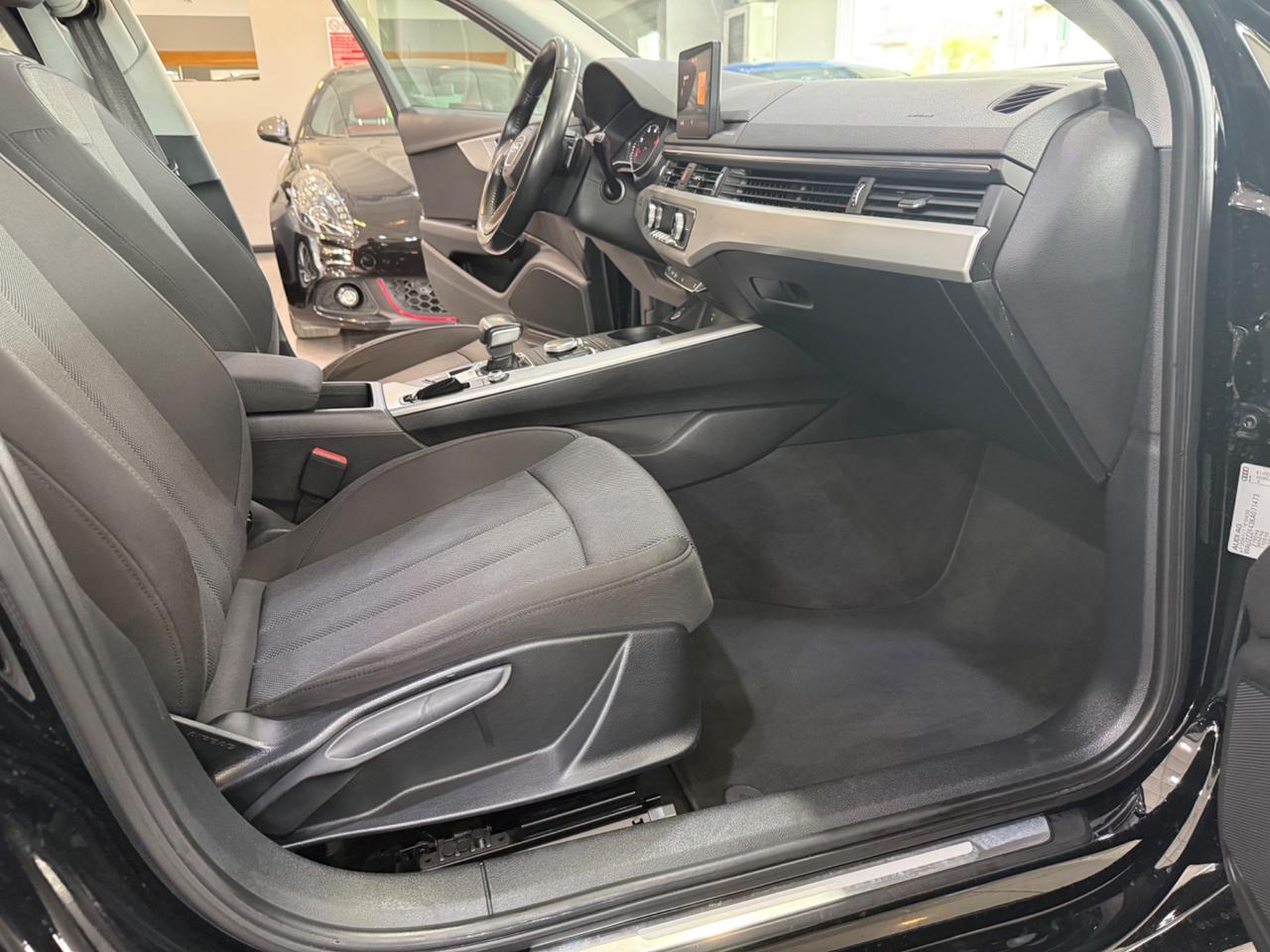 Audi A4 Avant 30 TDI S tronic Sport