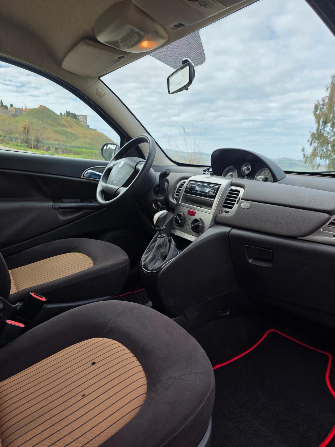 Lancia Ypsilon 1.2 Platino