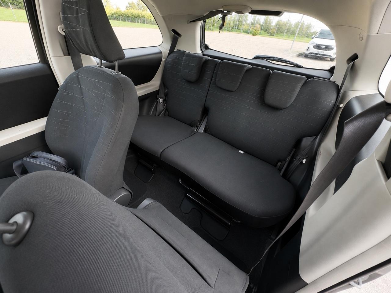 Toyota Yaris 1.3 87cv benzina neo patentati