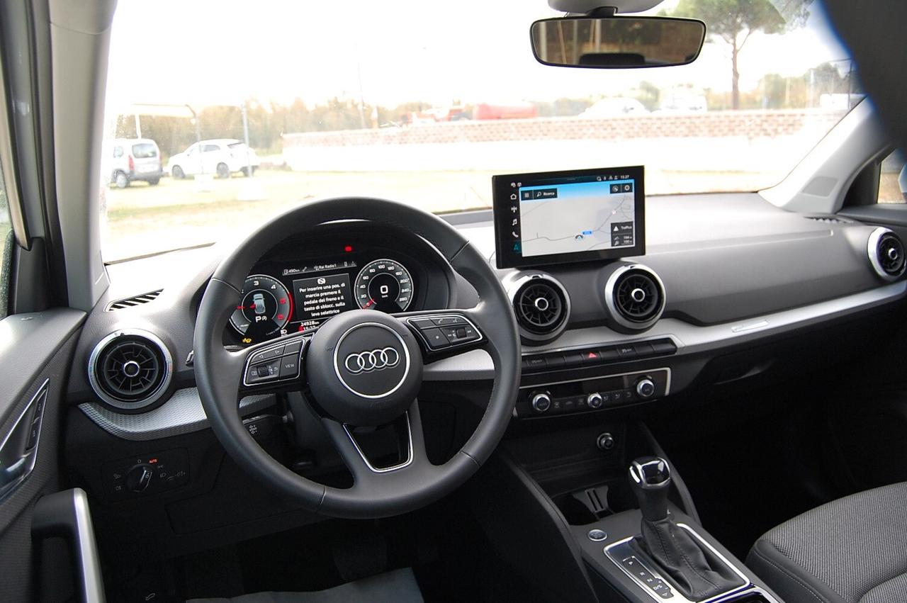 Audi Q2 35 TDI S tronic Identity Black