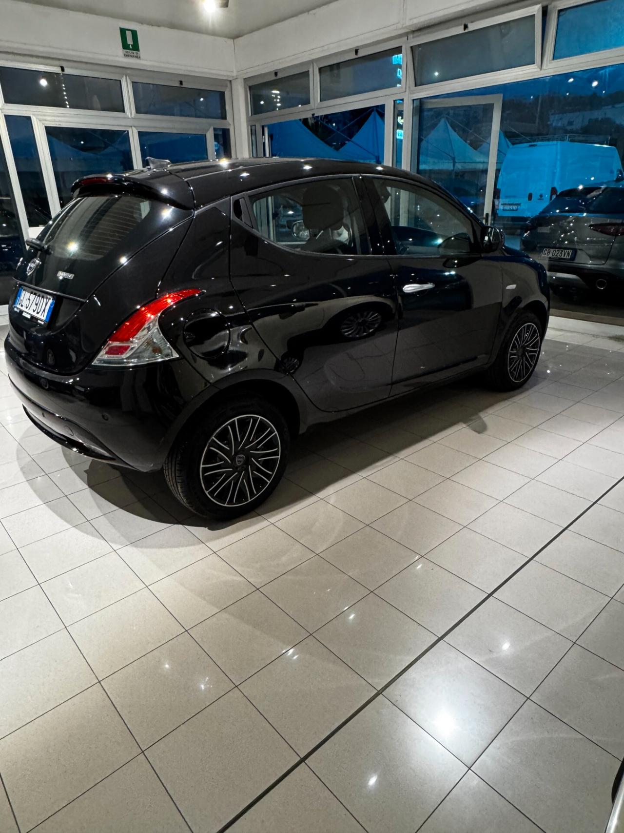 LANCIA YPSILON GOLD FULL OPTIONAL