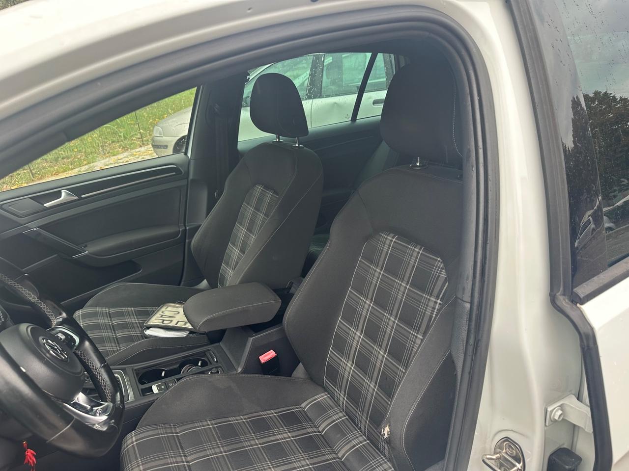 Volkswagen Golf 2.0 TDI DSG 3p. Highline BlueMotion Technology