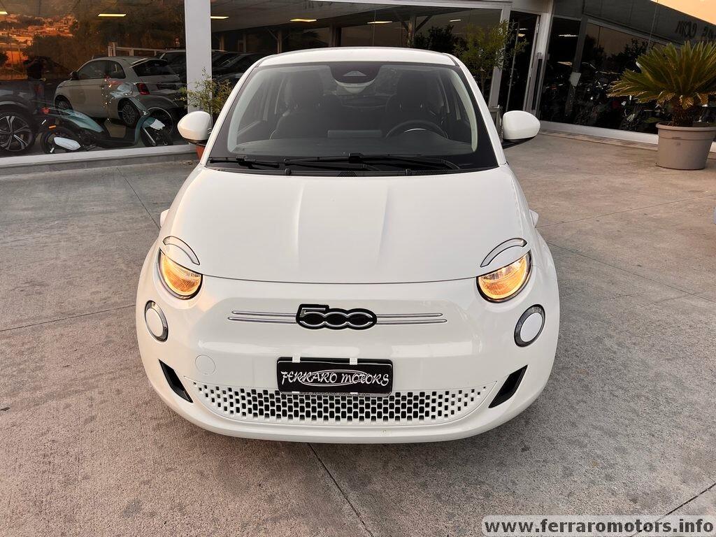 Fiat 500e Berlina 42 kWh a soli 175 euro al mese senza anticipo