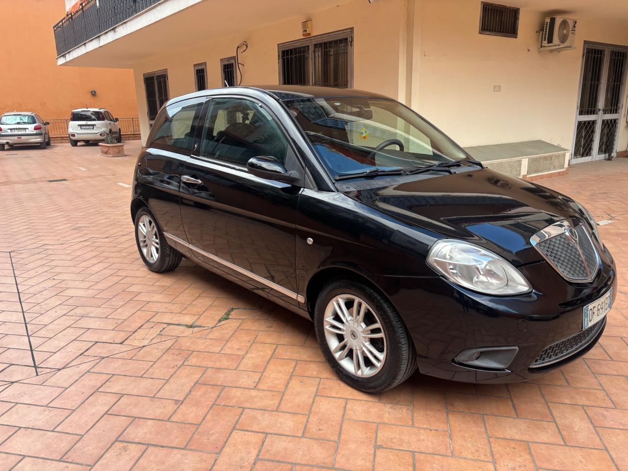 Lancia Ypsilon 1.3 MJT 90 CV Platino
