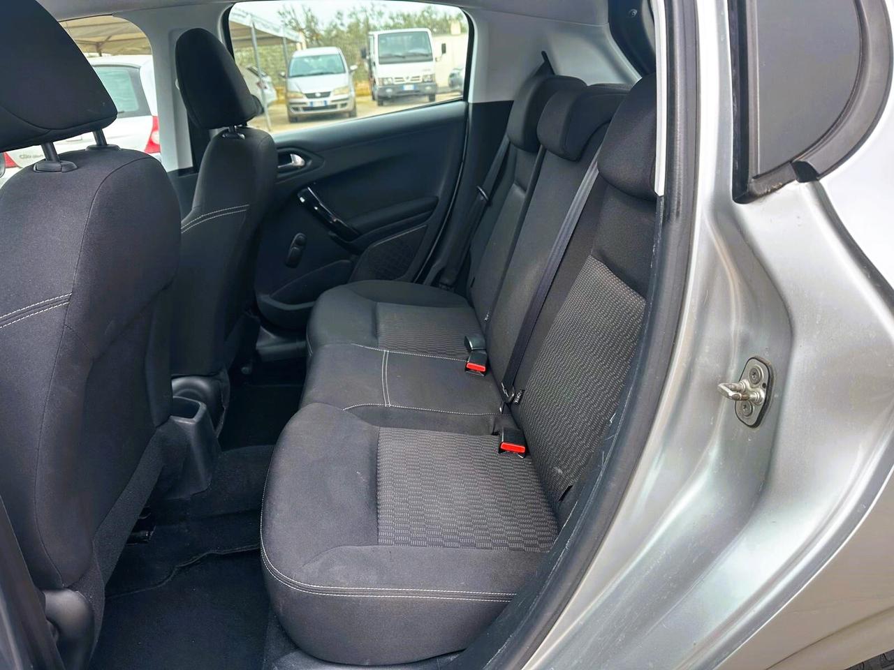 Peugeot 208 1.6 HDi 75 CV 05/2018