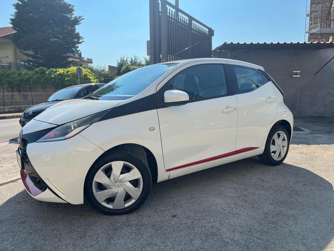 Toyota Aygo 1.0 VVT-i 69 CV 5 porte x-cool CLIMA/BLUETOOTH