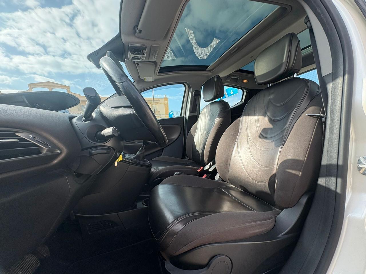 Lancia Ypsilon 0.9 TwinAir 85 CV 5 porte S&S Black&Red