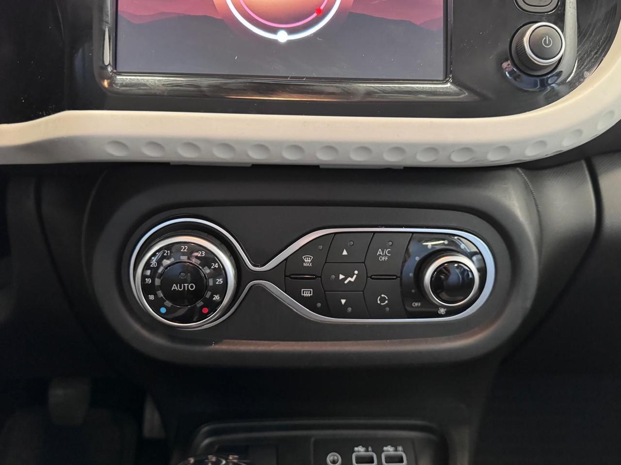 Renault Twingo 1.0 65cv NEOPATENTATI , LED NAVI CLIMA AUTO, UNIPRO