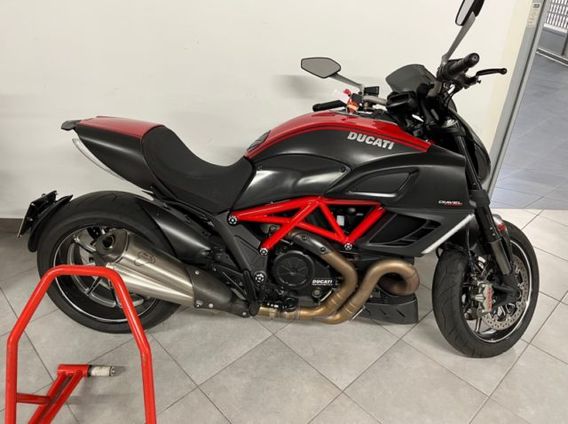 DUCATI Diavel Naked