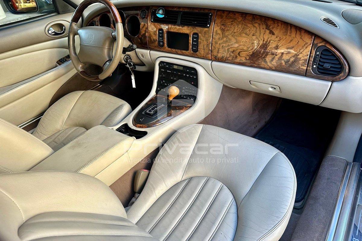JAGUAR XK8 4.0 Coupé