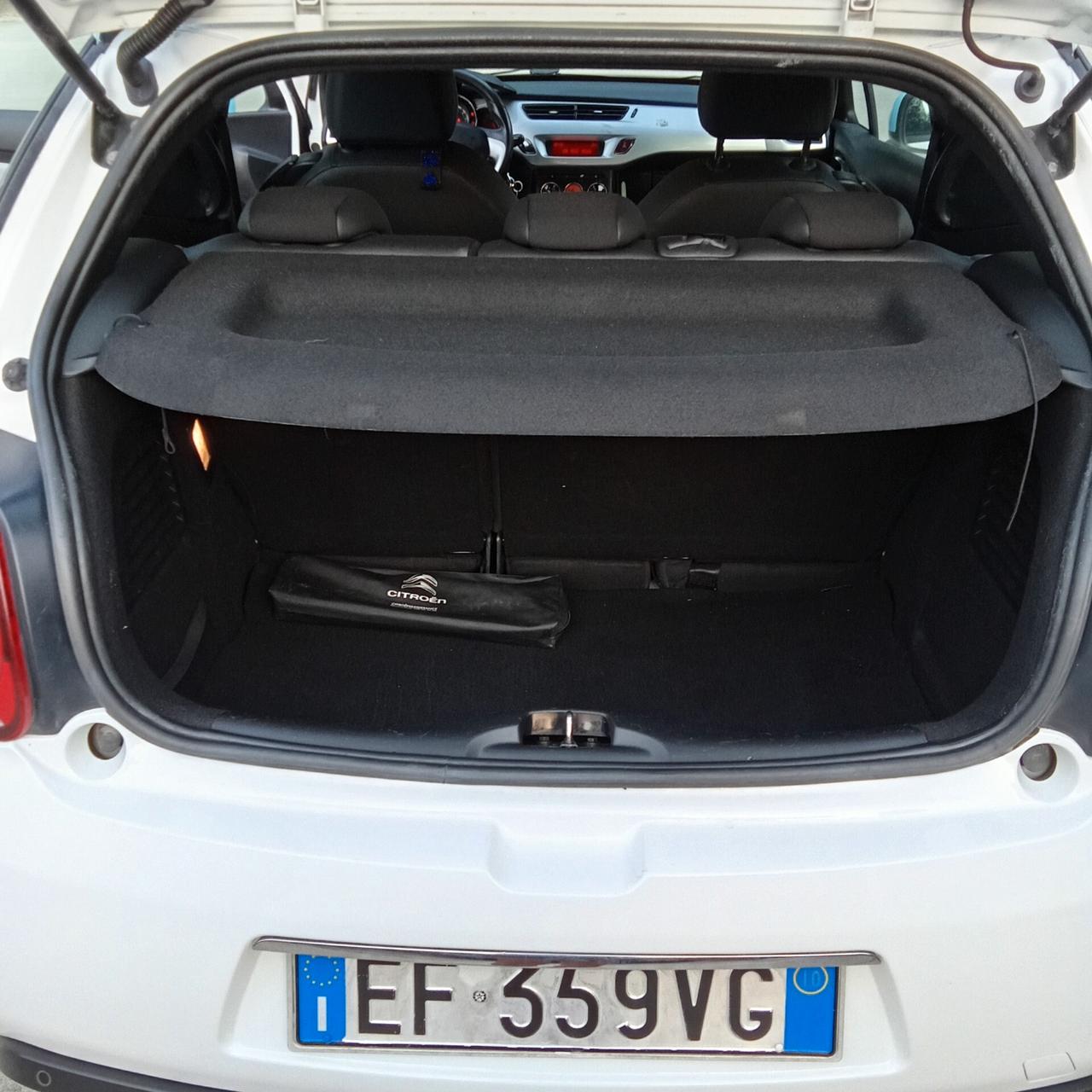 DS3 3 1.4 HDi 70 Just Black 011