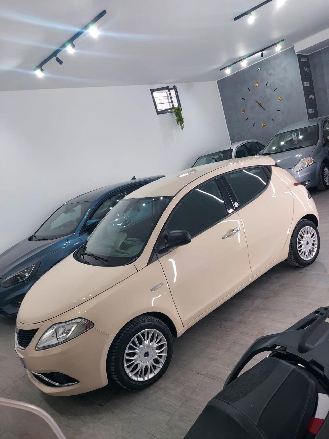 Lancia Ypsilon 1.2 69 CV 5 porte GPL Ecochic Silver