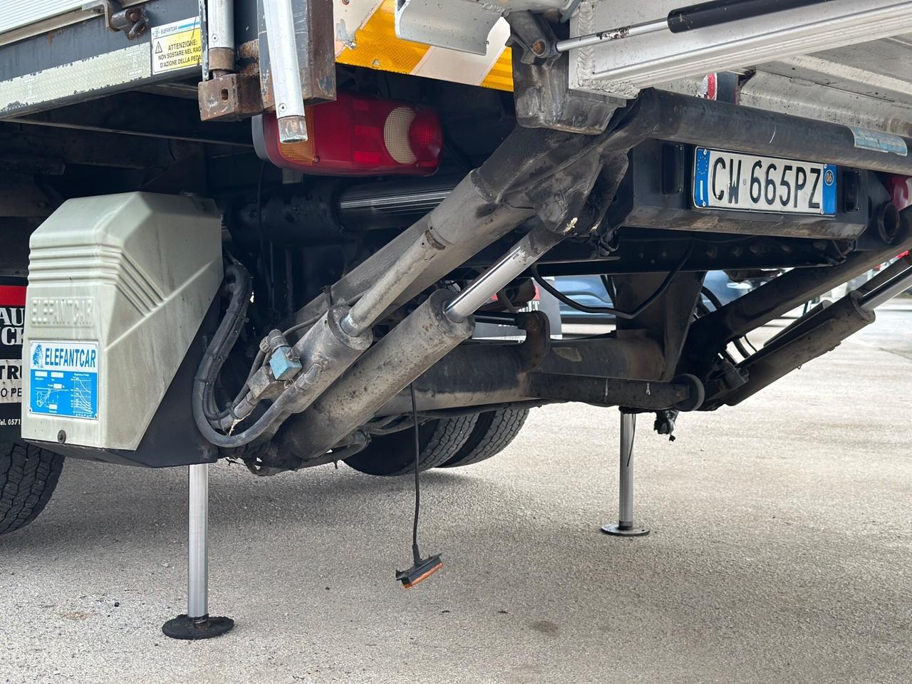 Renault Trucks 2006 ALLS. NEGOZIO pedana elettrica