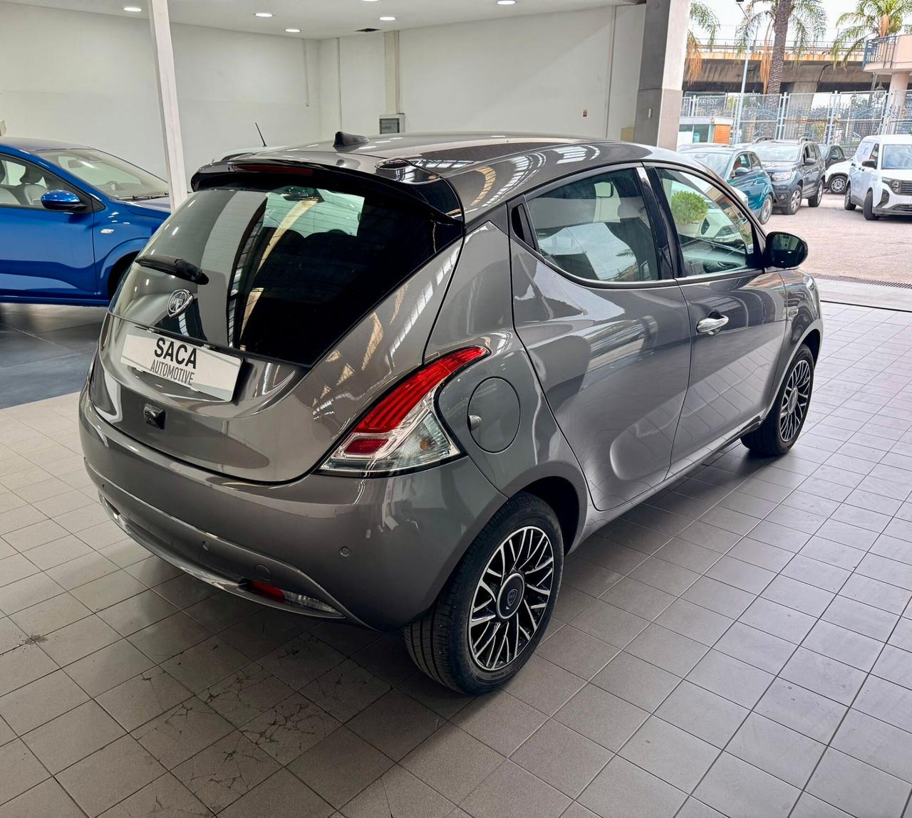 Lancia Ypsilon 1.0 Hybrid Platino -2024
