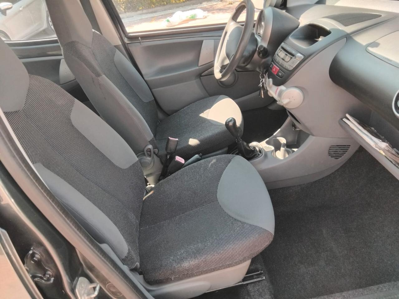 PEUGEOT 107 5 PORTE CLIMA GARANZIA 12 MESI