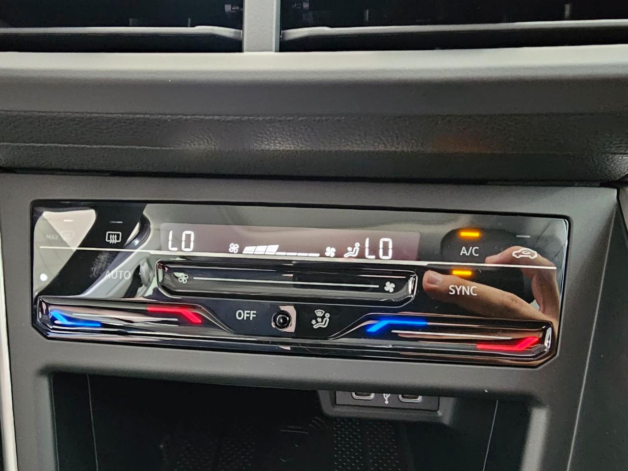 Volkswagen Taigo LIFE C16 Tetto Clima2Zone LED CarPlay Neopatentati