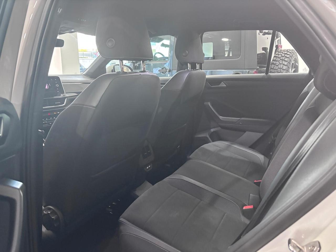 VOLKSWAGEN T-ROC 2.0 TDI R-LINE RETRO-NAVI-LED