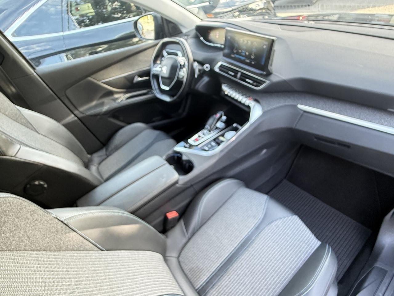 PEUGEOT 5008 1.5TDCI 4X4 GT LINE 7 POSTI