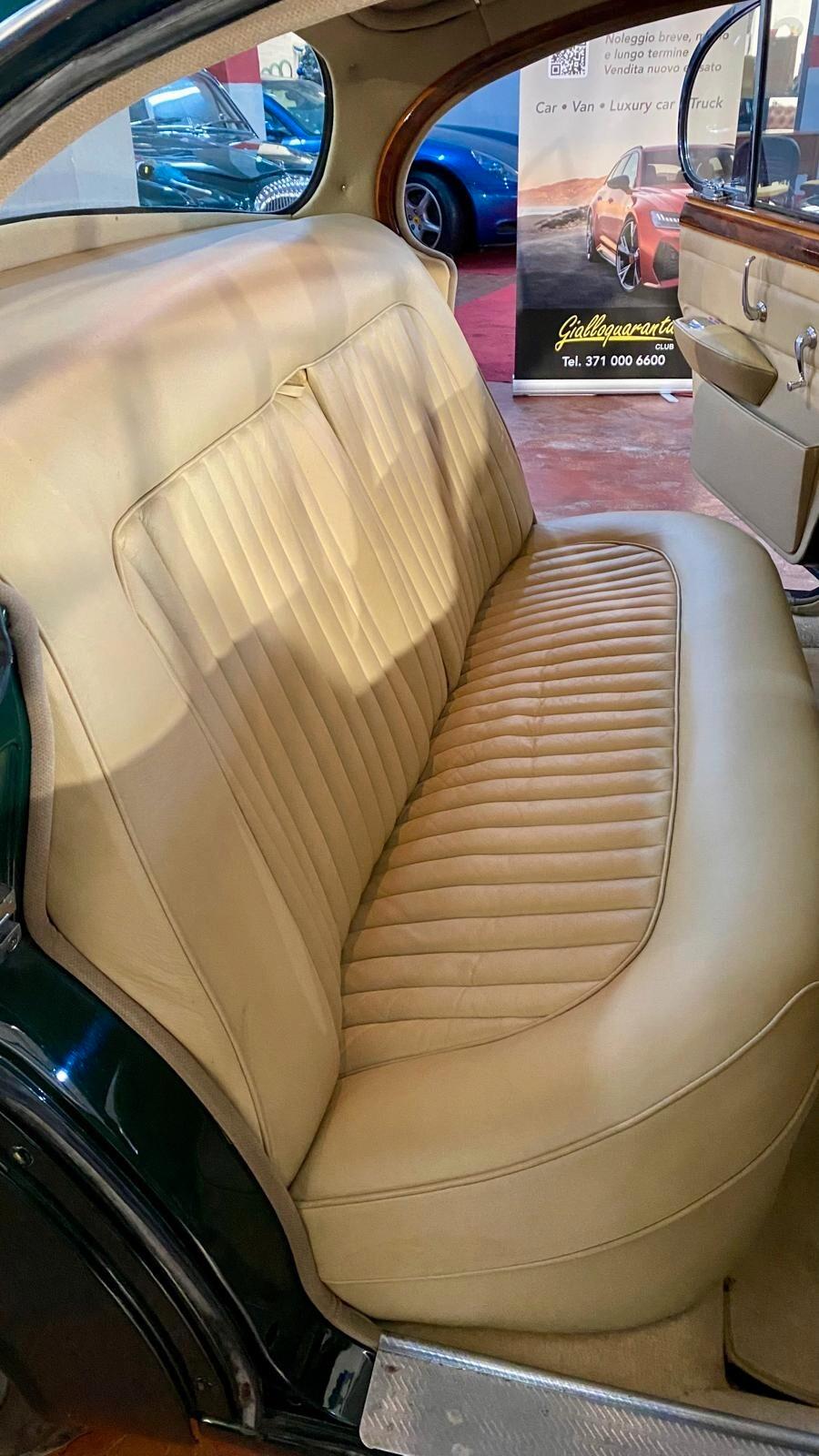 Daimler 250-V8 (Automatic)