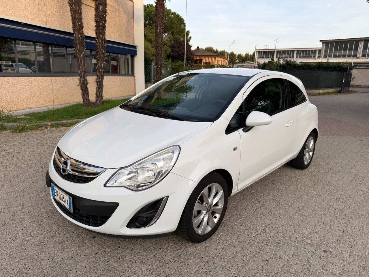 Opel Corsa 1.2 benzina gpl 2012