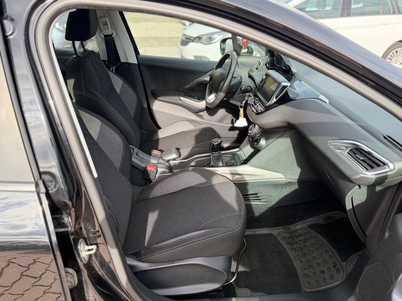 Peugeot 2008 BlueHDi 100 S&S Black Matt