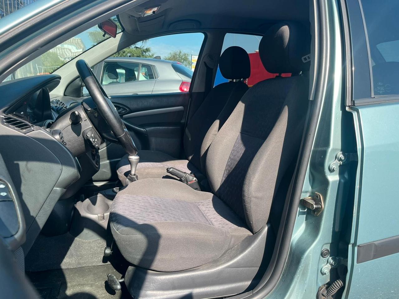 Ford Focus 1.4i 16V cat 5p. Ambiente