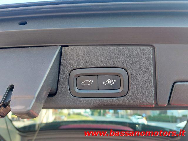 VOLVO XC60 B4 (d) AWD Geartronic Momentum Pro PROMO PRIMAVERA