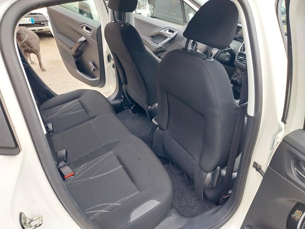 Peugeot 208 1.4 HDi 68 CV 5 porte Allure