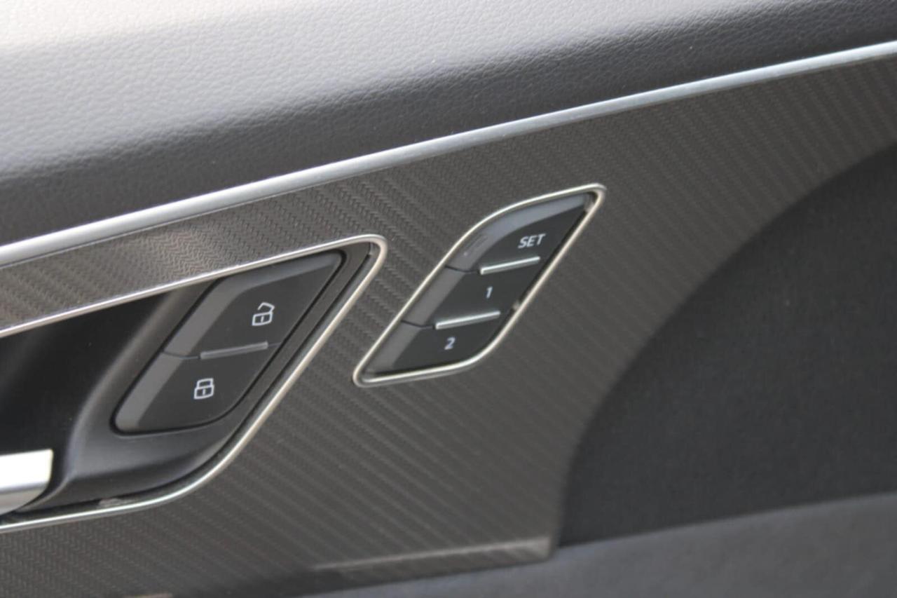 Audi Q8 RS TFSI V8 quattro tiptronic