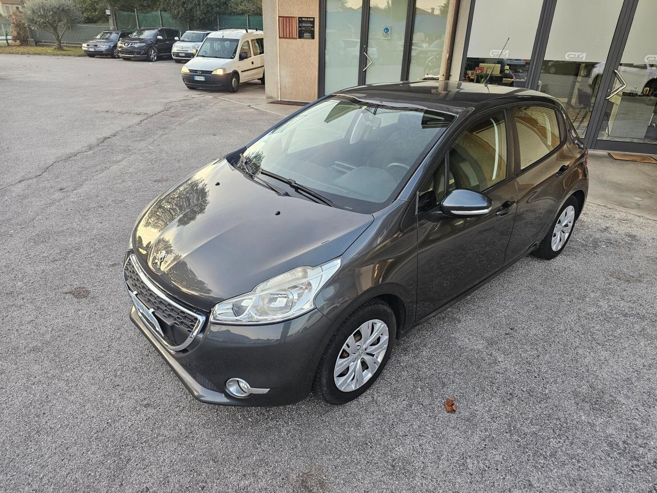 Peugeot 208 1.2 VTi 82 CV - Neopatentati