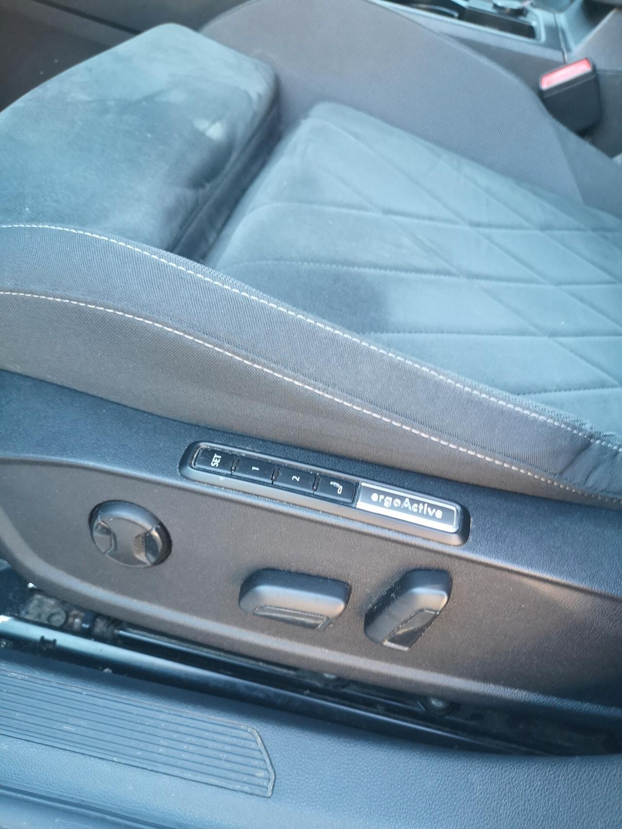 Volkswagen Golf 1.5 eTSI 150 CV R-Line