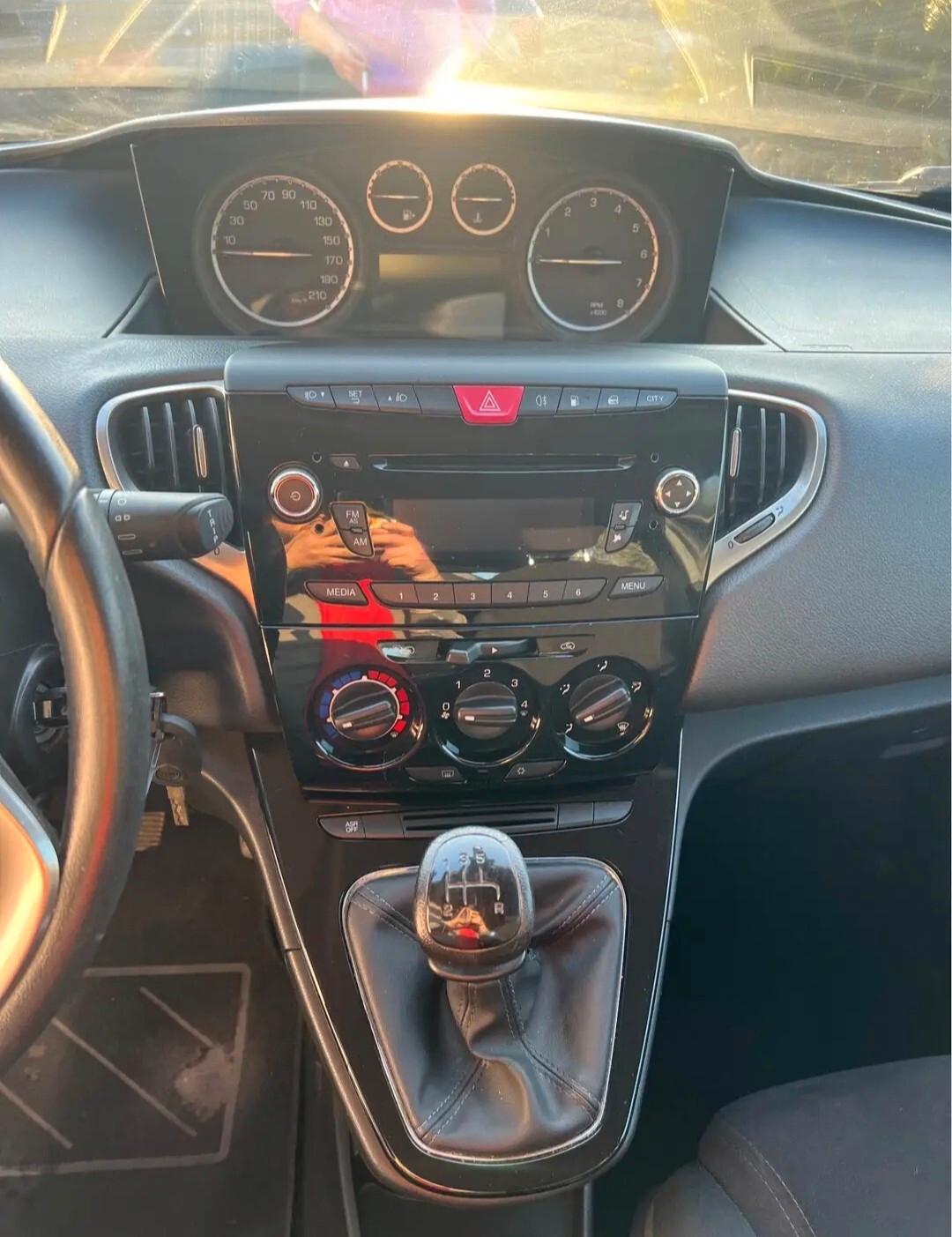 Lancia Ypsilon 1.2 69 CV 5 porte AUTO CON GARANZIA
