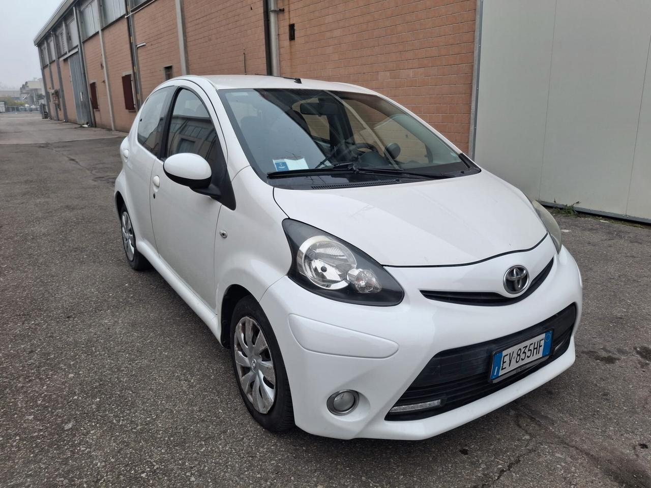 Toyota Aygo 1.0 12V VVT-i 5 porte Cool Soda Connect