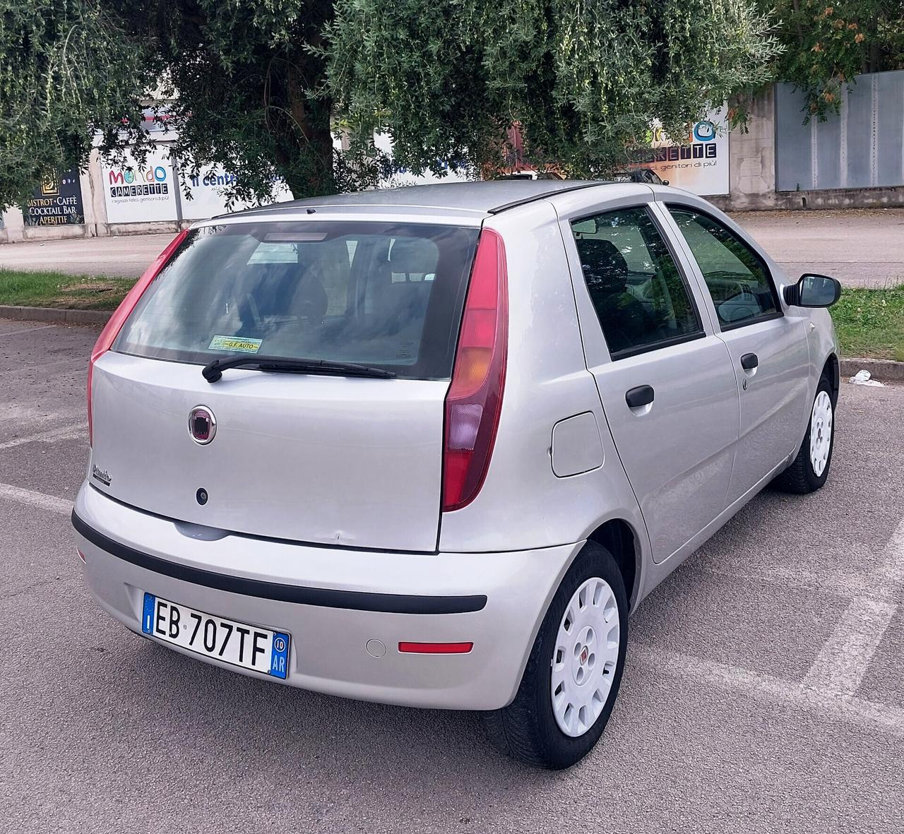 FIAT PUNTO 1.2 5P POCHI KM. 10-2010