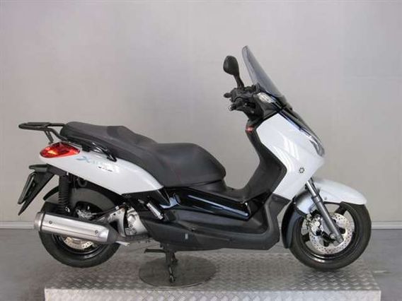 Yamaha X-Max 250