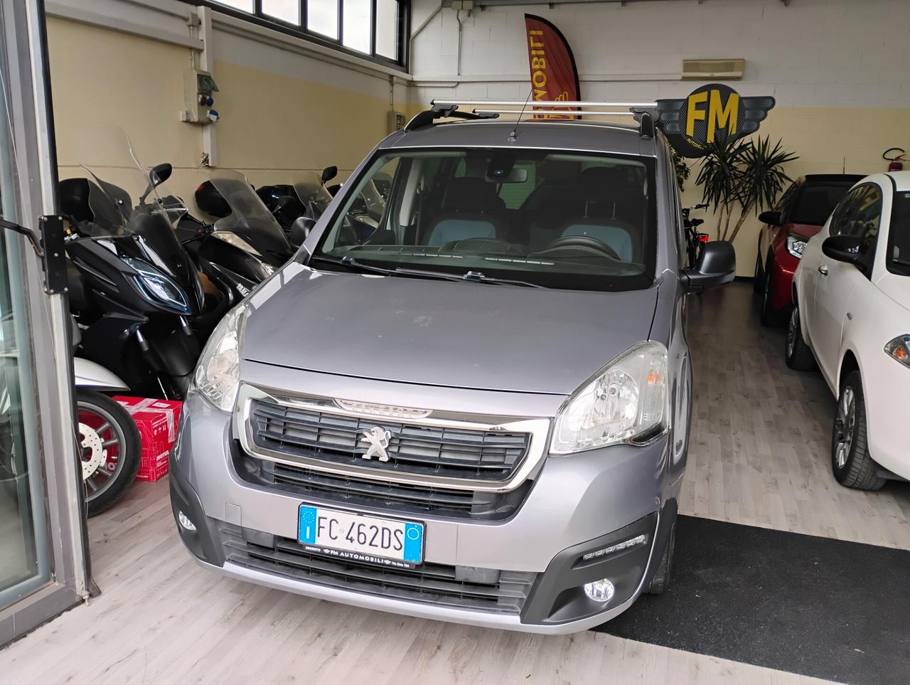 Peugeot Partner Tepee BlueHDi 100 Outdoor