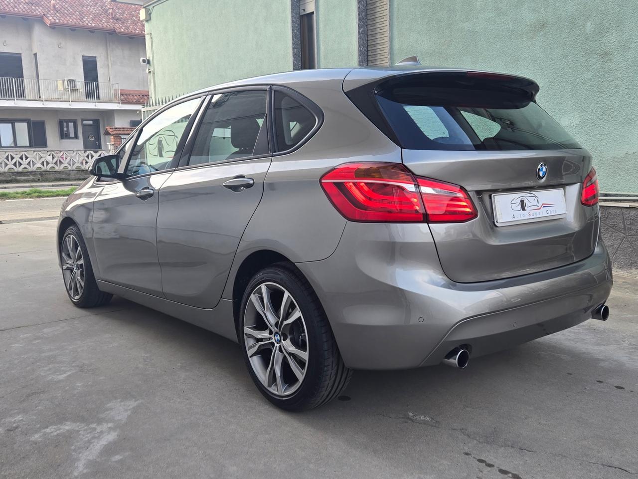 BMW 220i Active Tourer Advantage