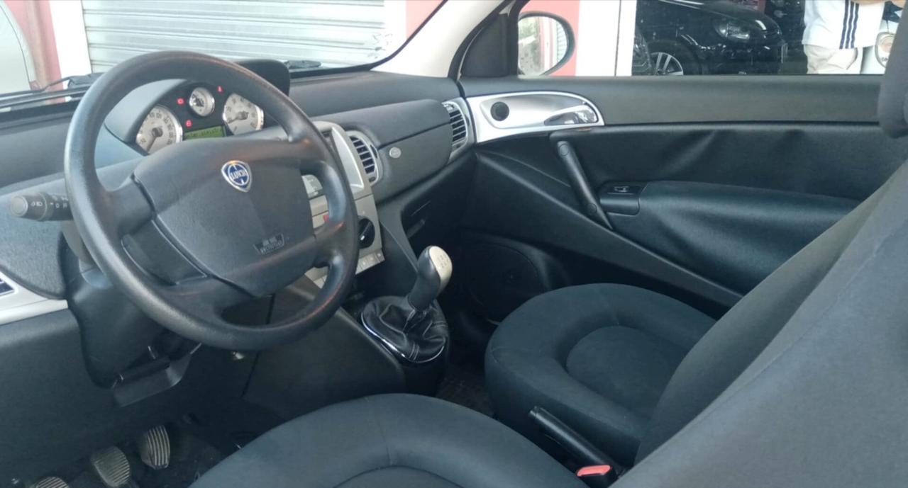 Lancia Ypsilon 1.3 MJT 75 CV Diva