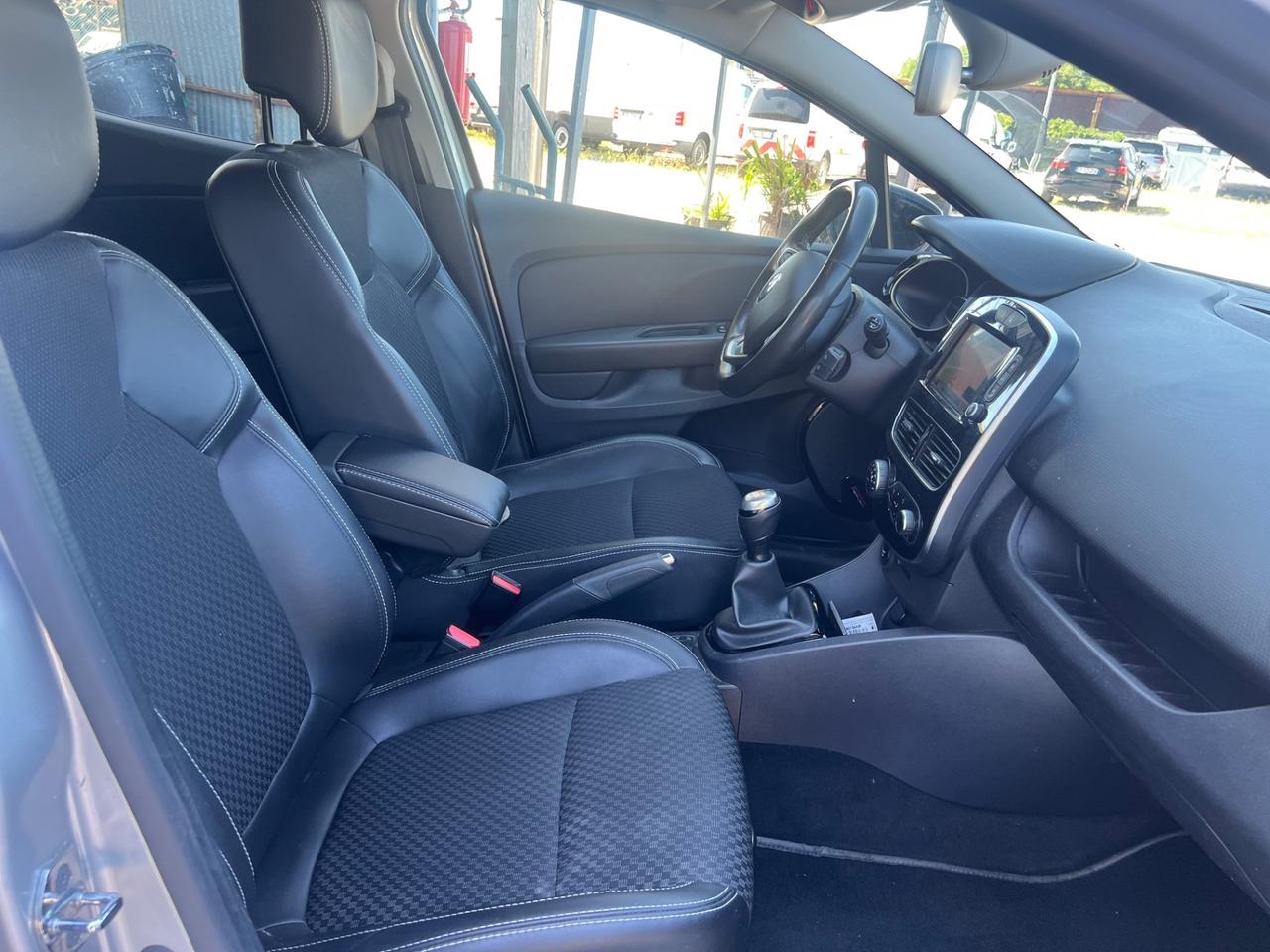 Renault Clio dCi 8V 90 CV EDC 5 porte Moschino Intens