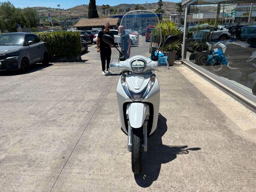 Honda SH Mode 125 2023 / KM 13.000 Tua a solo 19 Euro al mese