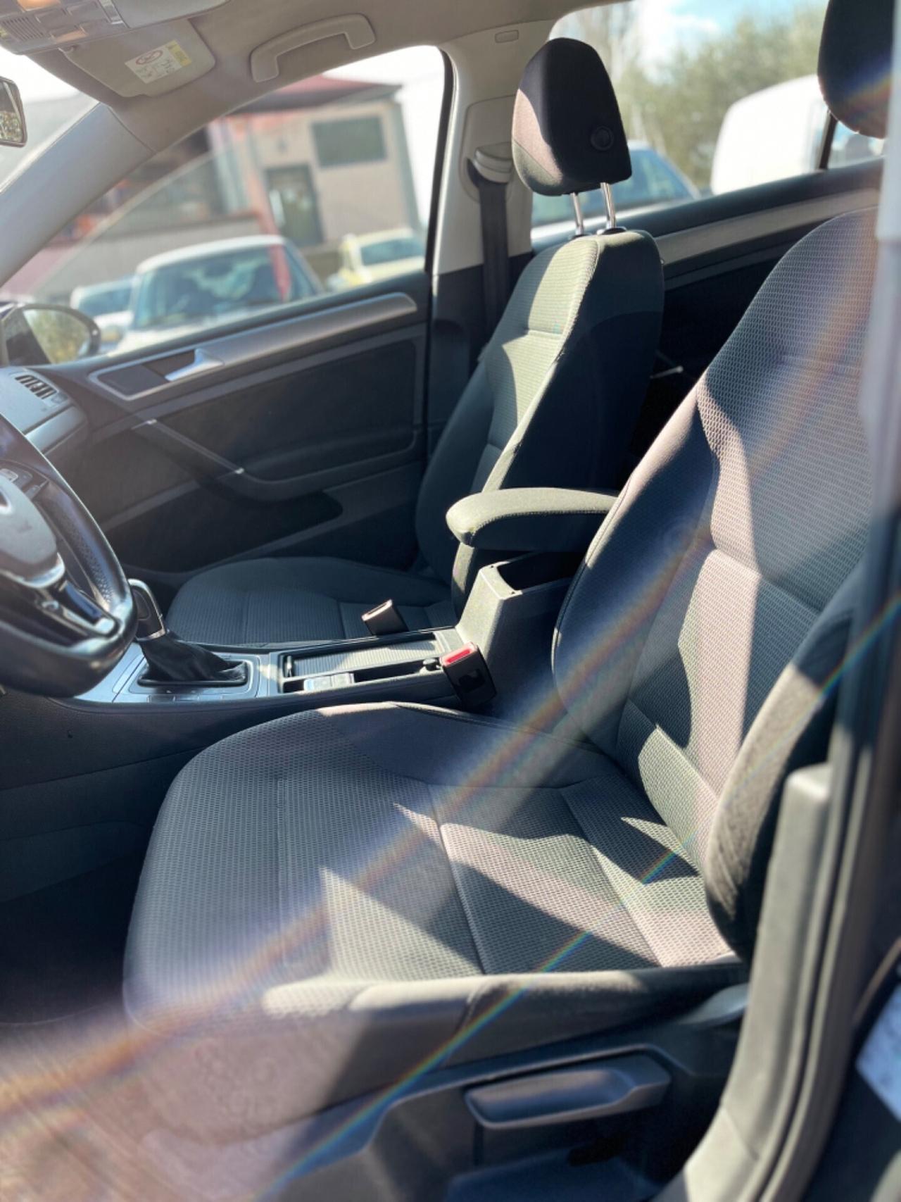 Volkswagen Golf 7 1.6 TDI DSG PERFETTA NEOPATENTATI