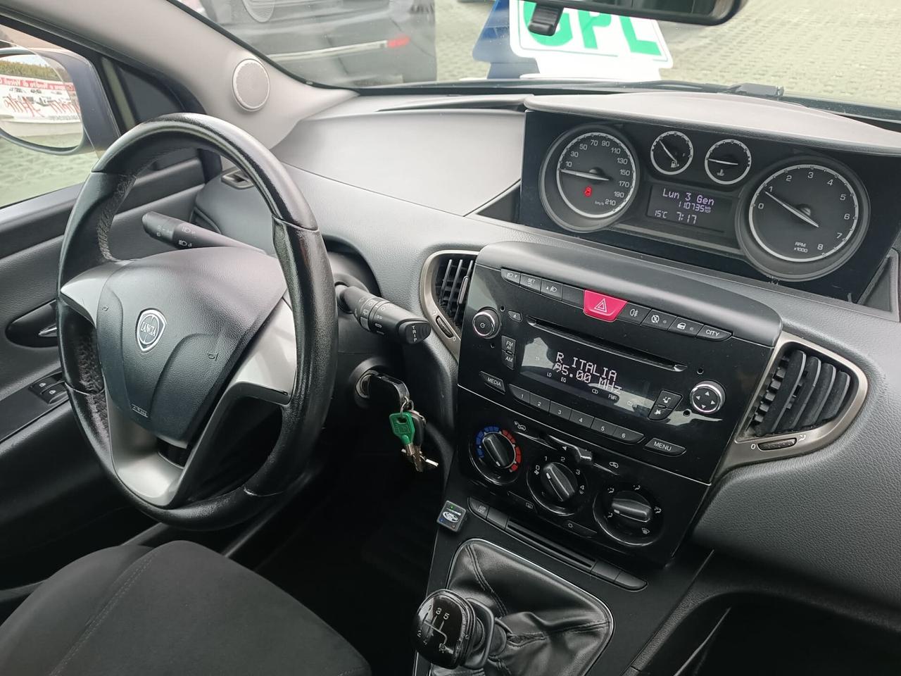 Lancia Ypsilon 1.2 69 CV 5 porte GPL Ecochic Silver