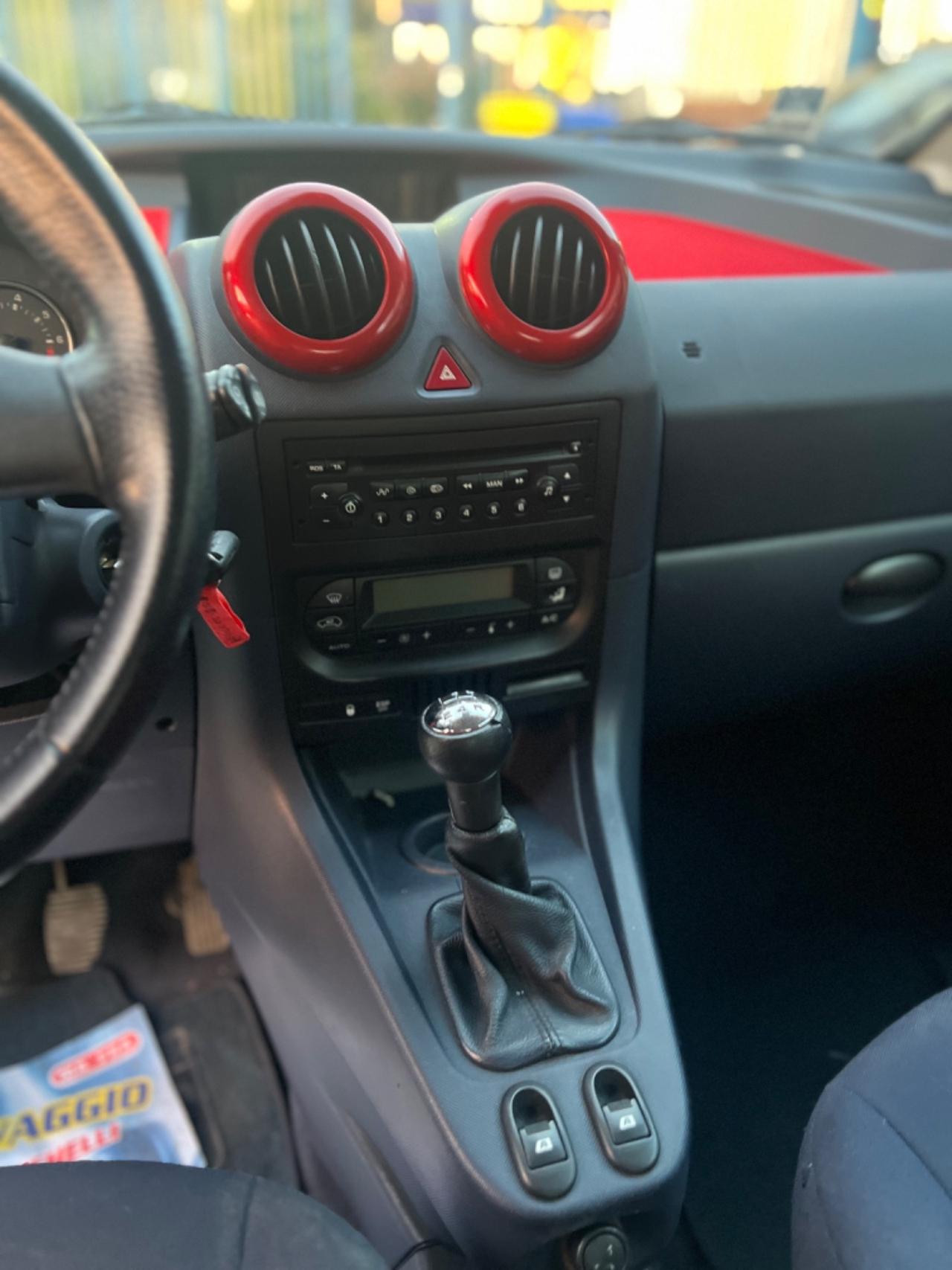 Peugeot 1007 1.4 Happy