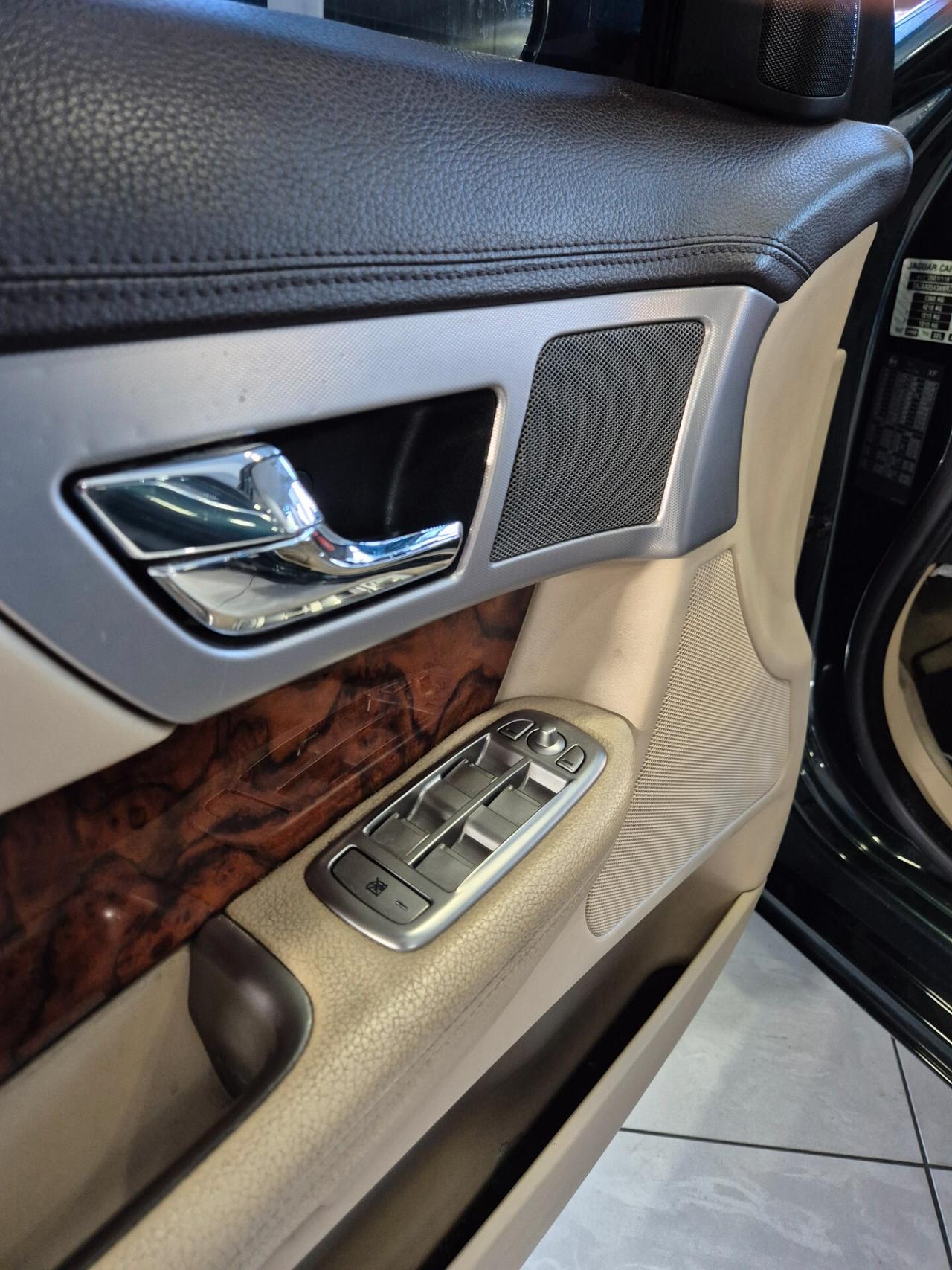 Jaguar XF 3.0d 241cv V6 Pelle Navi Finanziabile