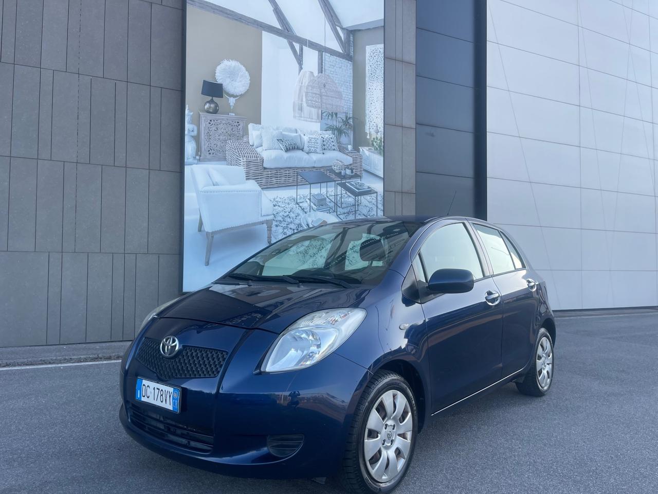 Toyota Yaris 1.0 5 porte Sol